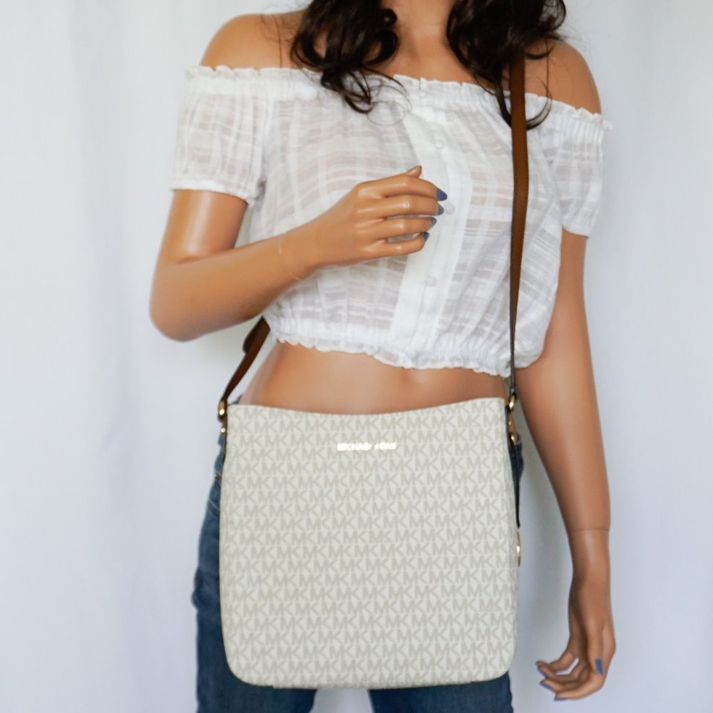 Michael Kors Jet Set LG Messenger Bag MK Vanilla